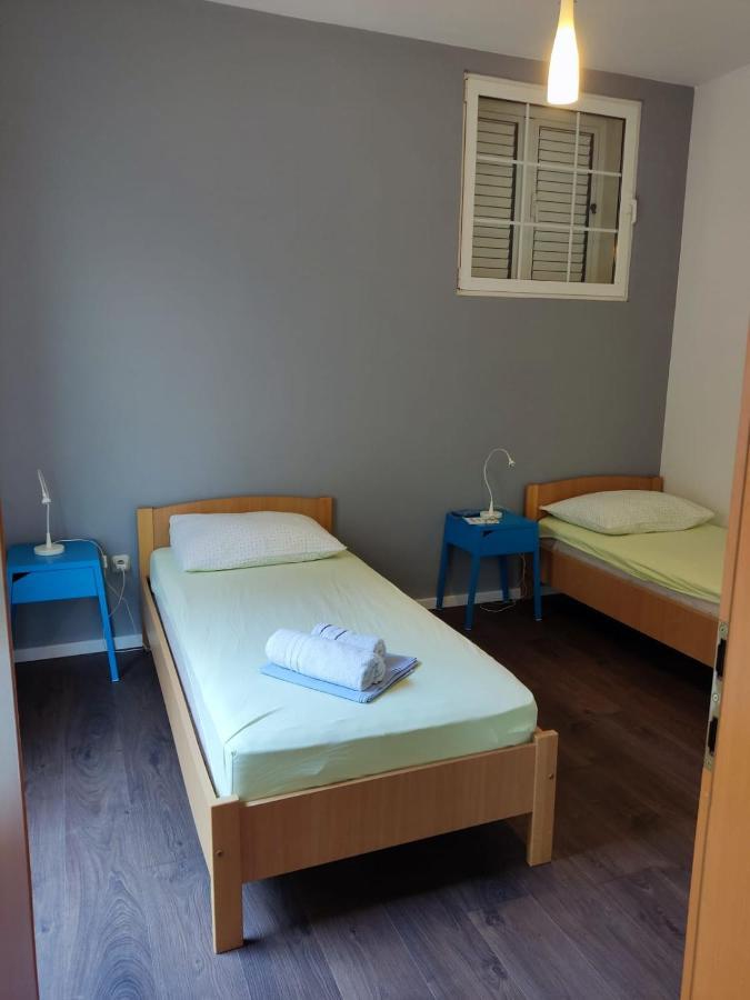 Holiday Home With Free Parking By The Beach Brela Exteriör bild