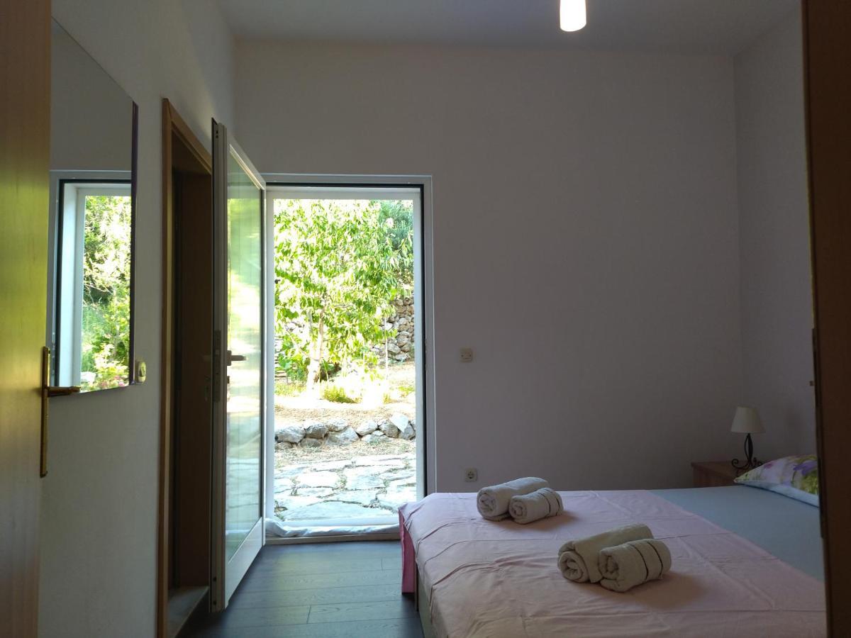 Holiday Home With Free Parking By The Beach Brela Exteriör bild