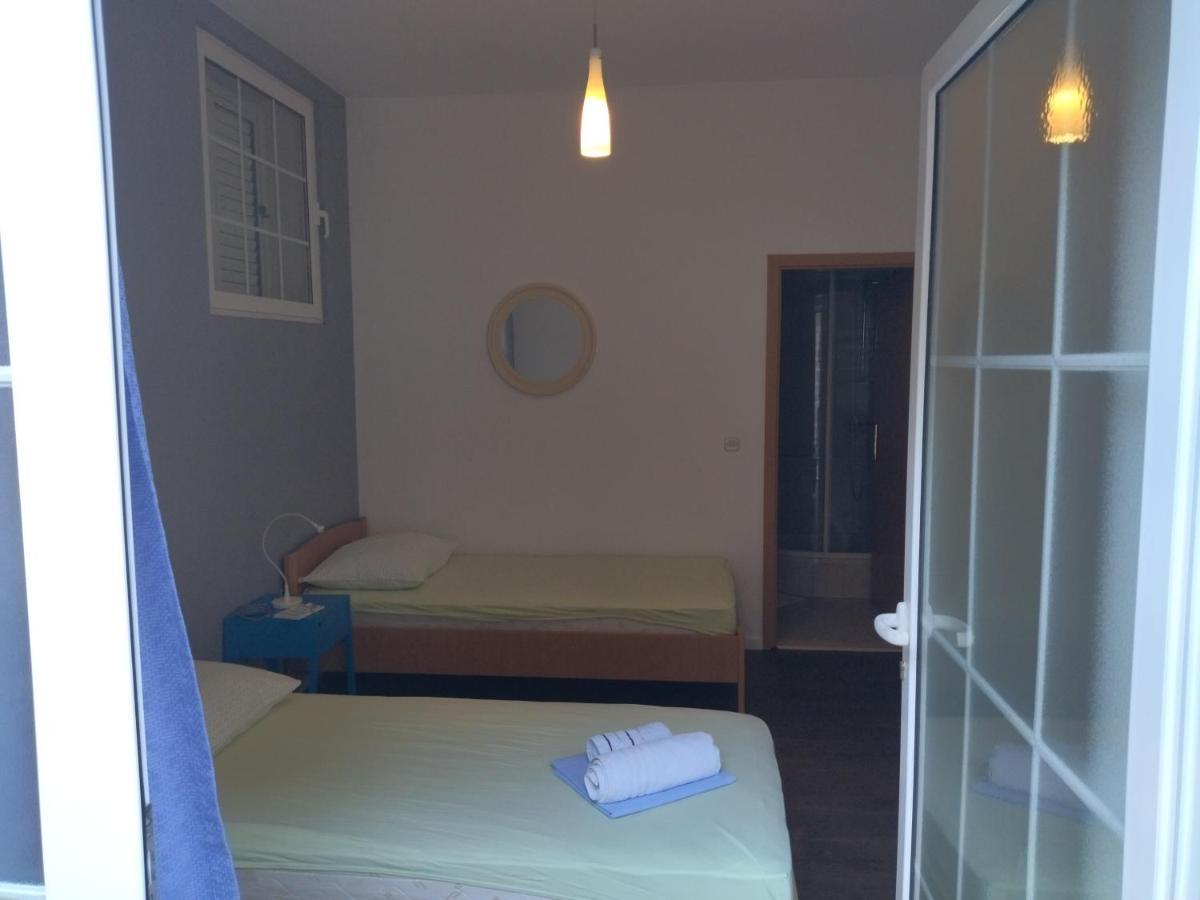 Holiday Home With Free Parking By The Beach Brela Exteriör bild